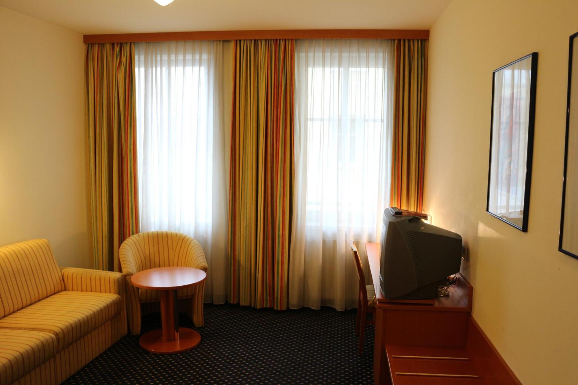 900 M Zur Oper Viena